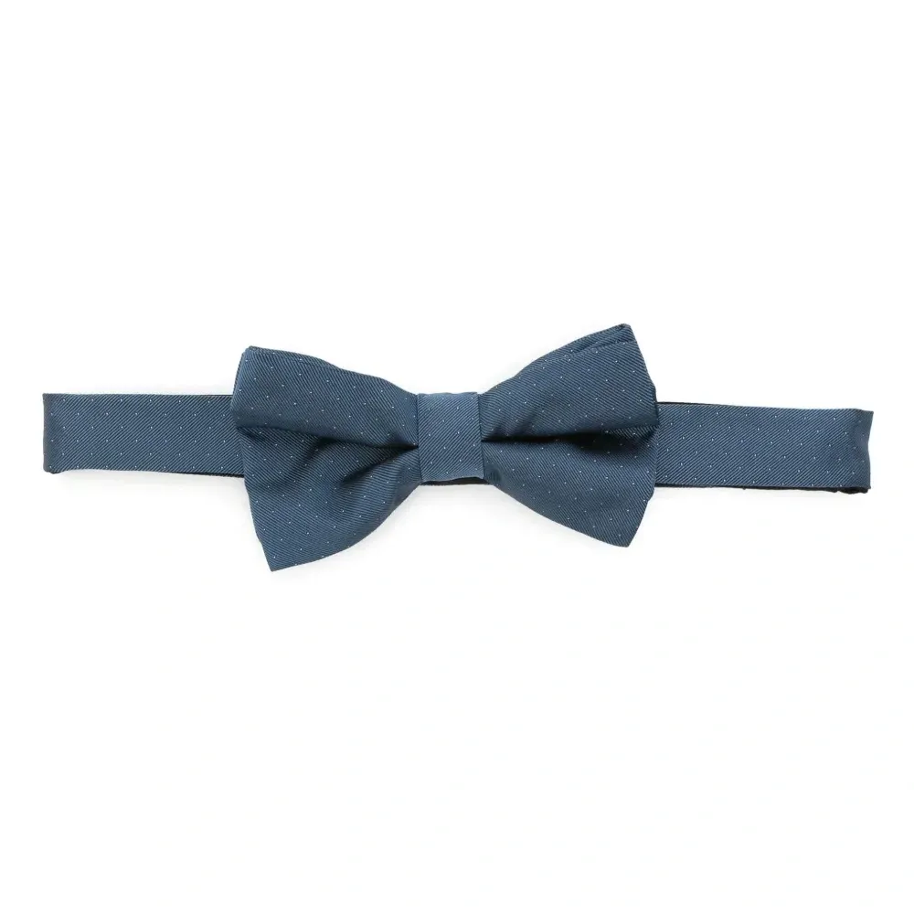 Галстук в мелкую точку