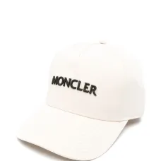 Кепка с вышитым логотипом