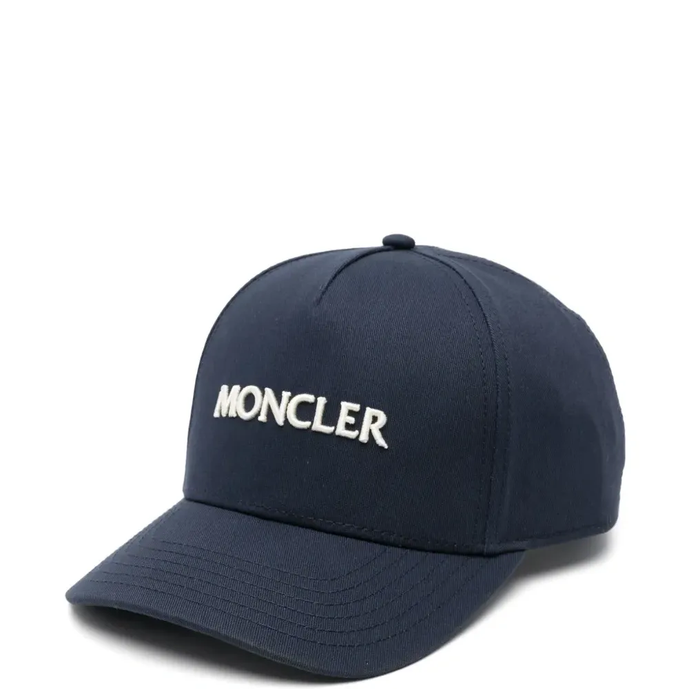 Кепка с вышитым логотипом