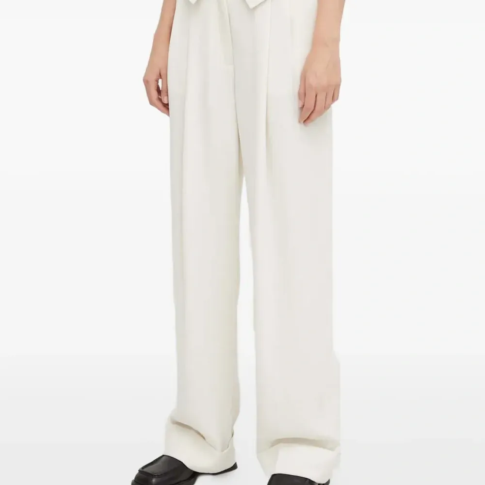 Плиссированные брюки