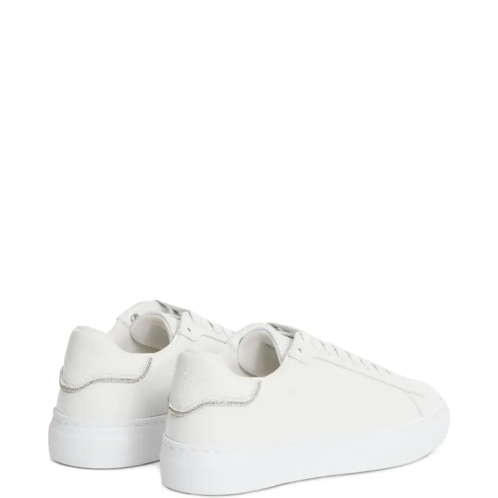 Кожаные кроссовки