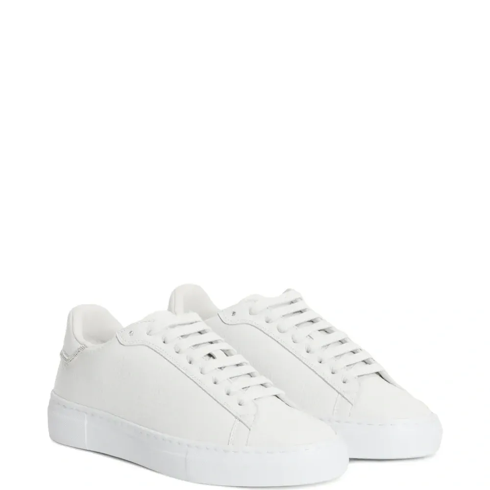 Кожаные кроссовки