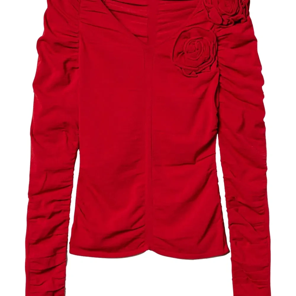 Топ с цветочной аппликацией Топ с цветочной аппликацией