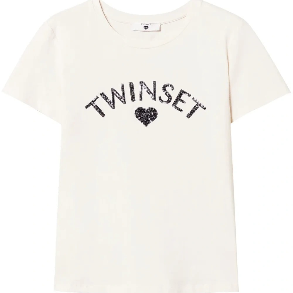 Футболка с декорированным логотипом