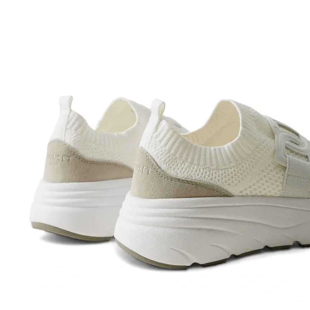 Кроссовки с сетчатыми вставками Кроссовки с сетчатыми вставками