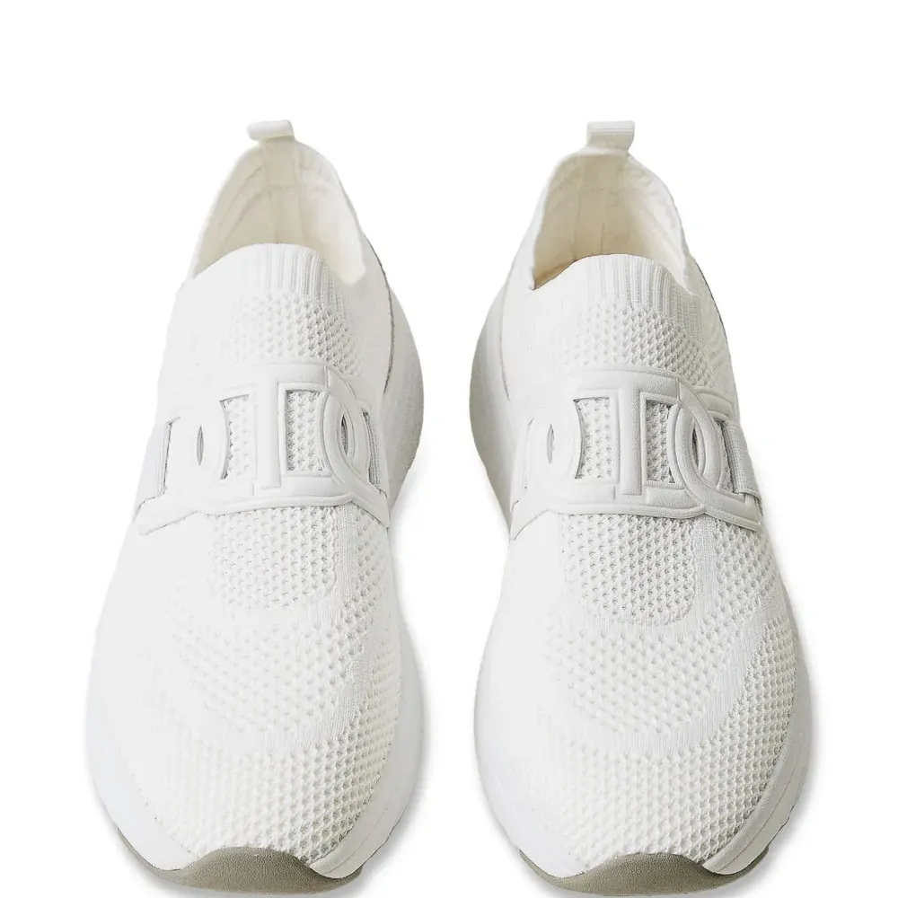 Кроссовки с сетчатыми вставками Кроссовки с сетчатыми вставками