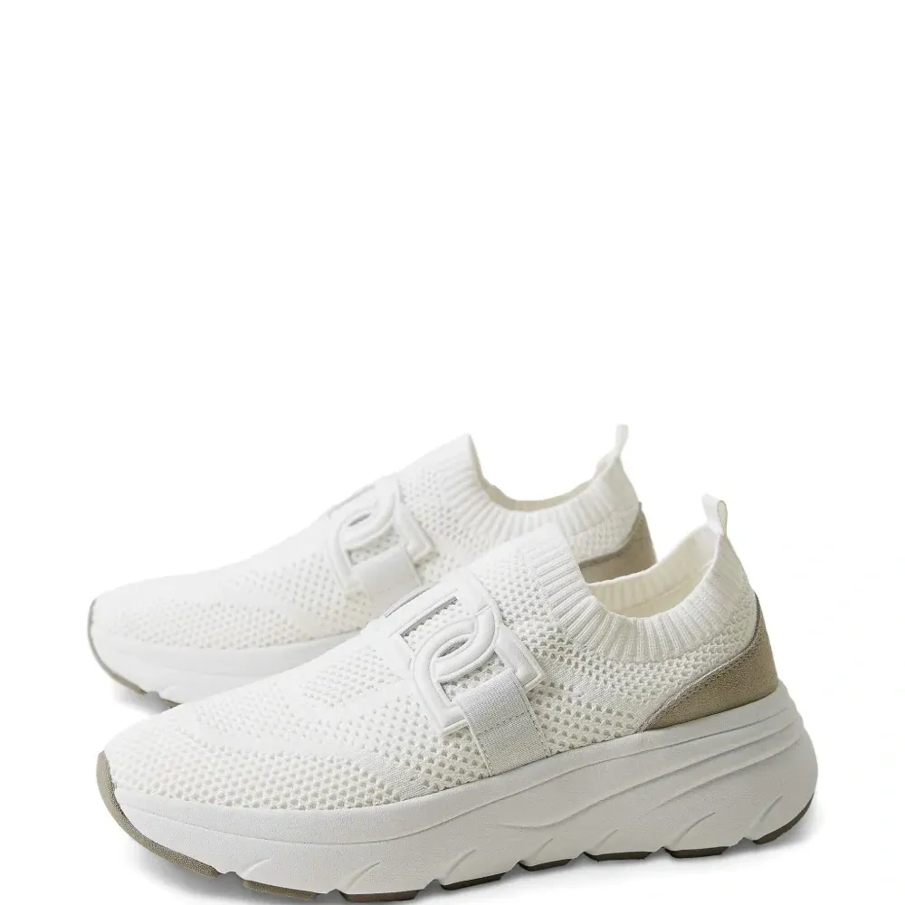 Кроссовки с сетчатыми вставками Кроссовки с сетчатыми вставками