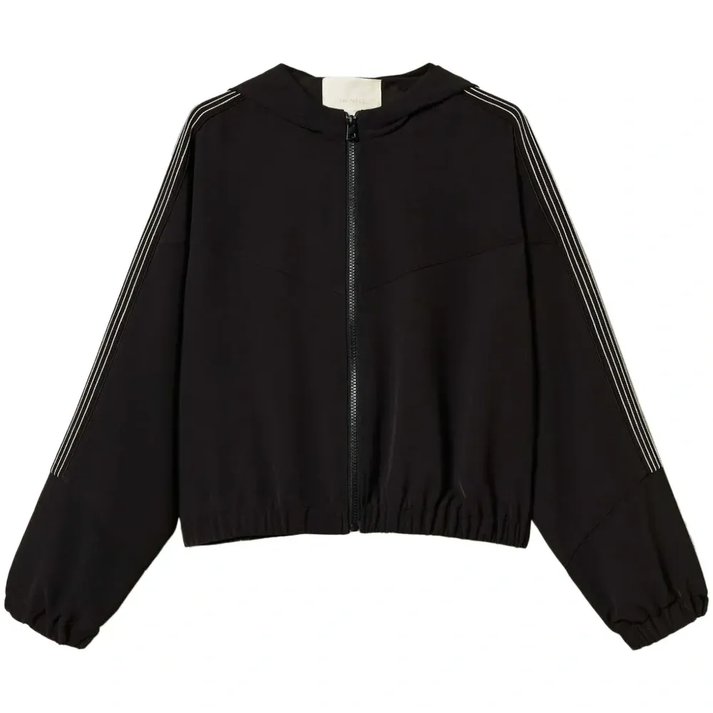 Жакет с вышивкой