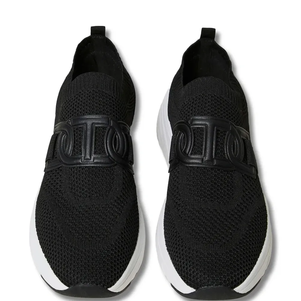 Кроссовки с сетчатыми вставками