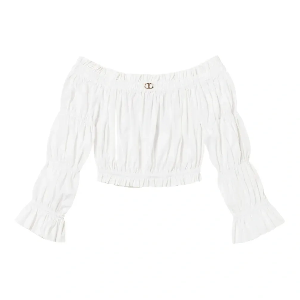 Топ с открытыми плечами и оборками