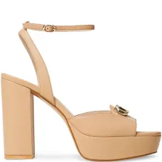 Босоножки на каблуке