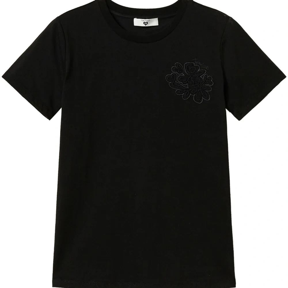 Футболка с вышивкой