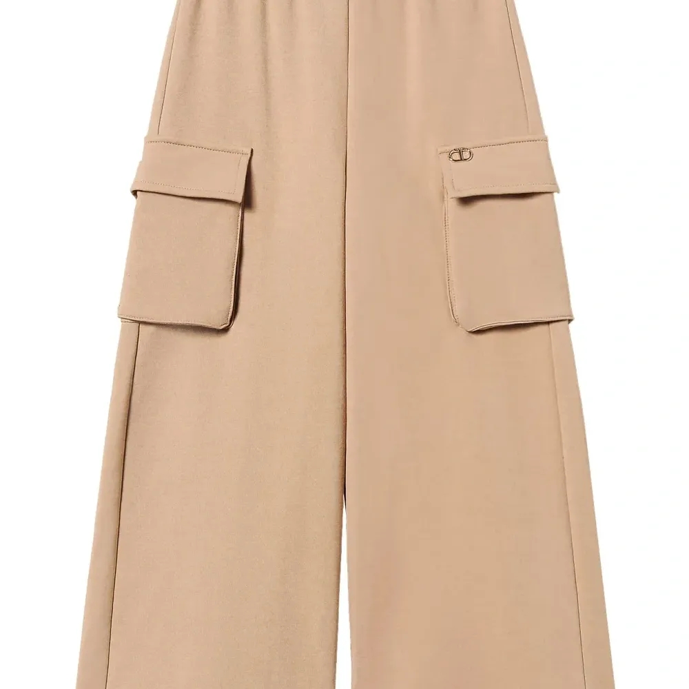 Брюки с накладными карманами