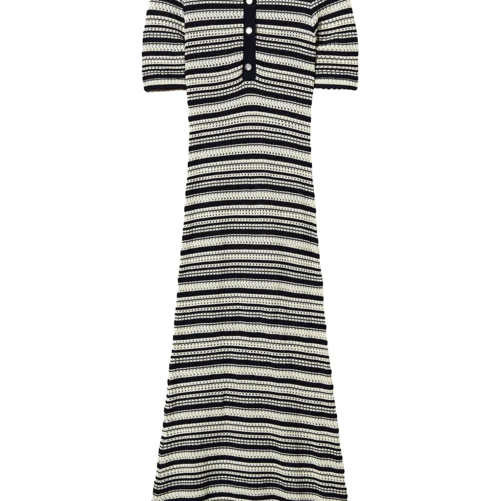 Трикотажное платье в полоску Трикотажное платье в полоску