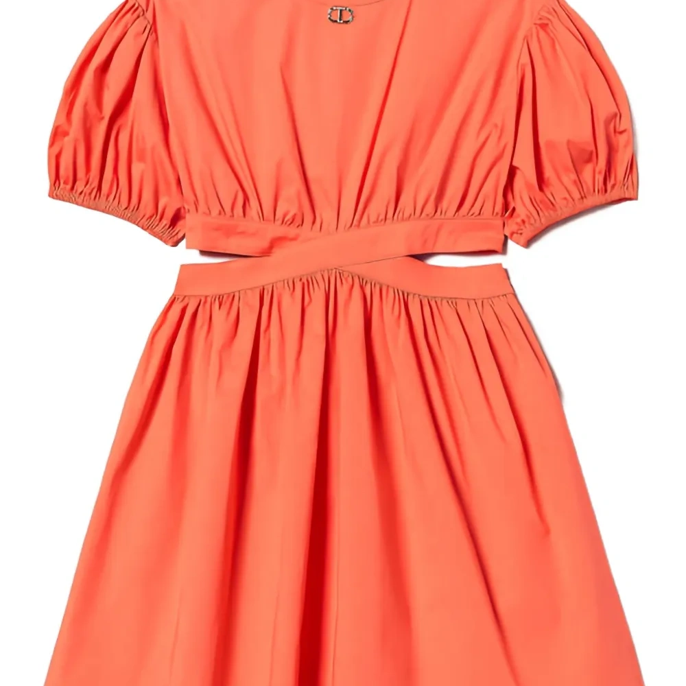 Платье с объемными рукавами