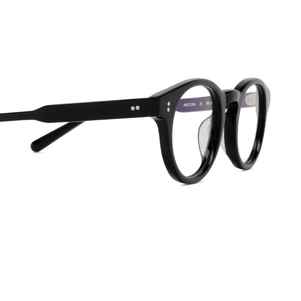 Очки в круглой оправе