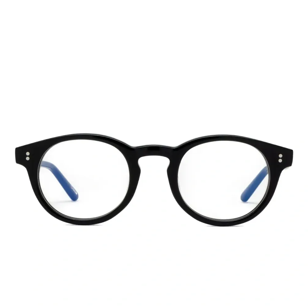 Очки в круглой оправе