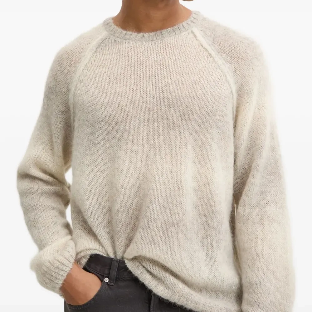 Свитер с круглым вырезом