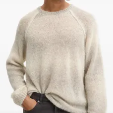 Свитер с круглым вырезом