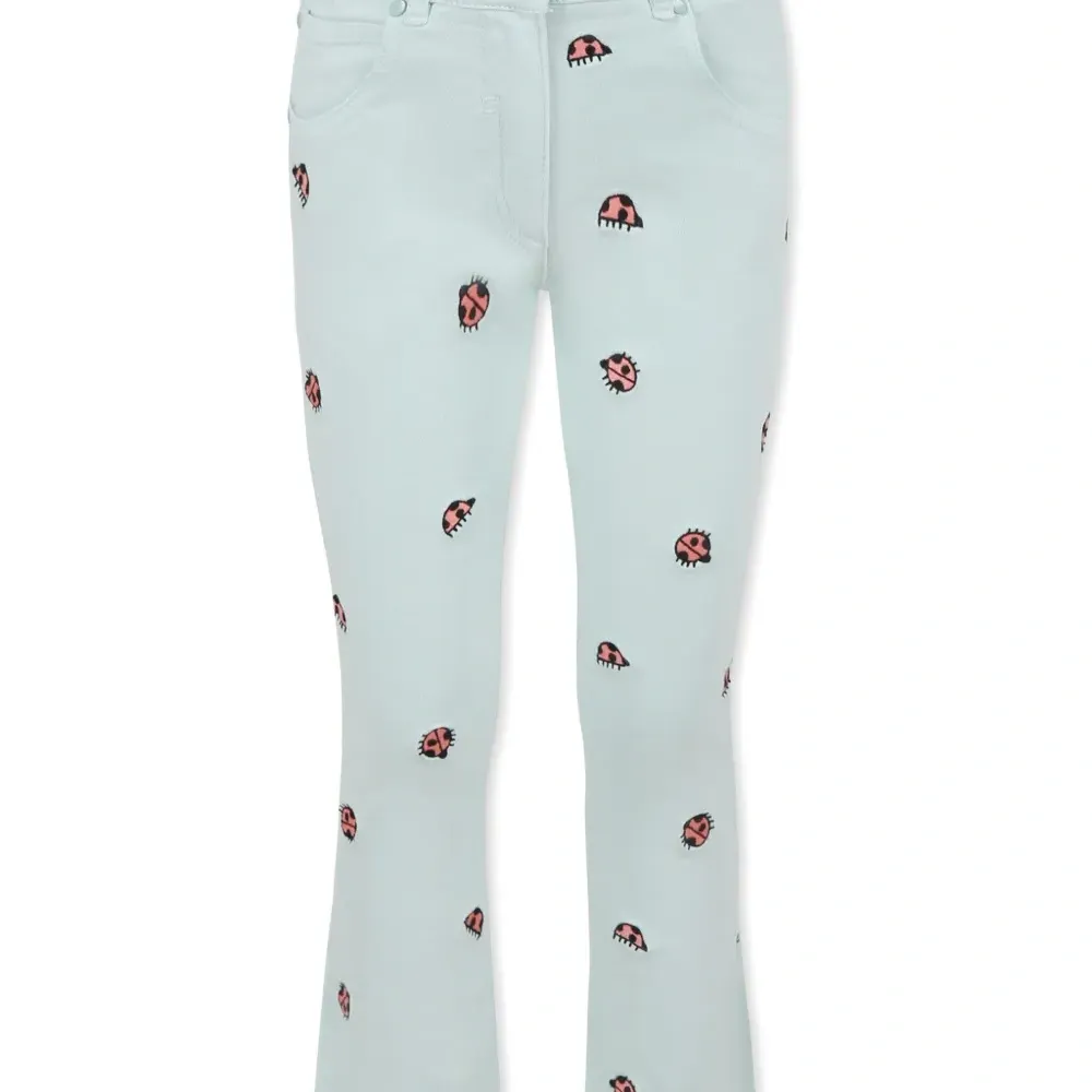 Джинсы с вышивкой