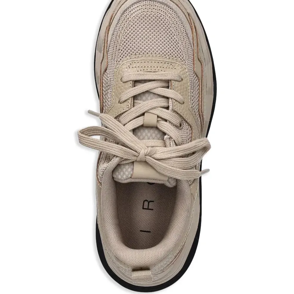 Кроссовки со вставками