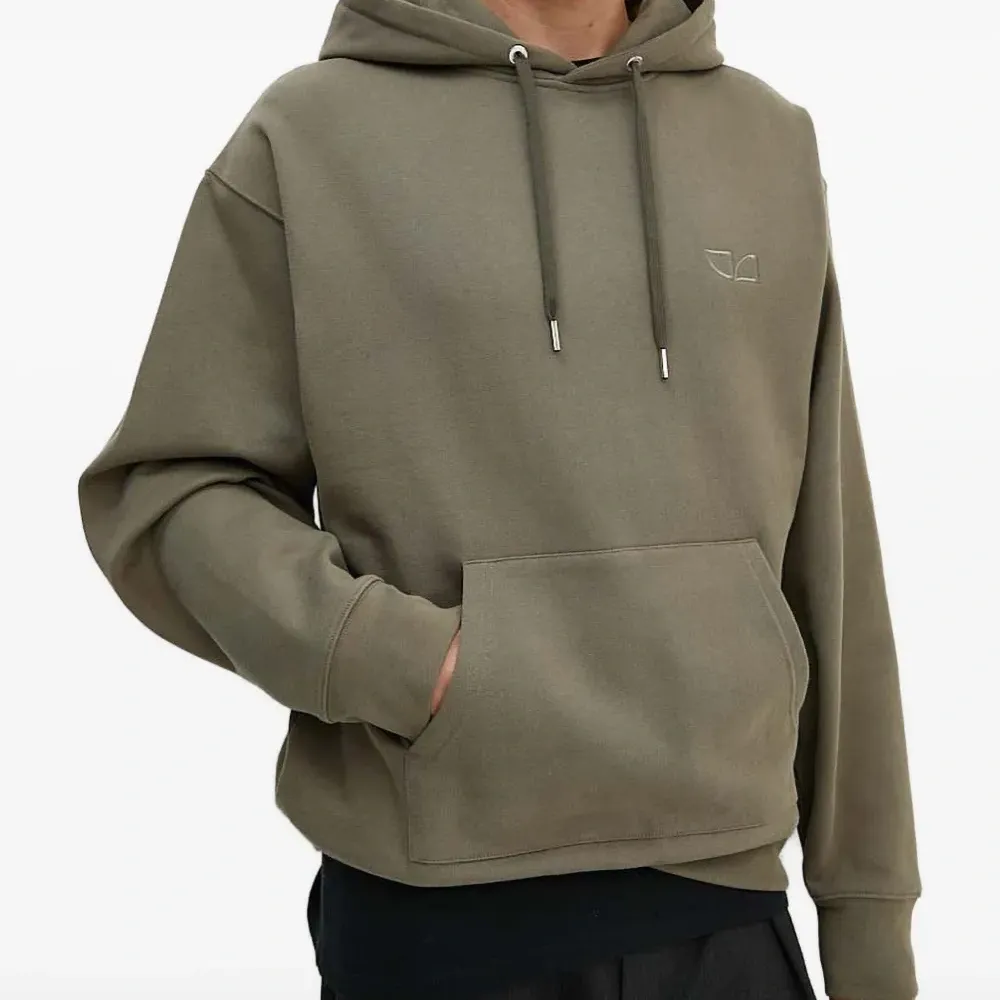 Худи с вышитым логотипом Худи с вышитым логотипом