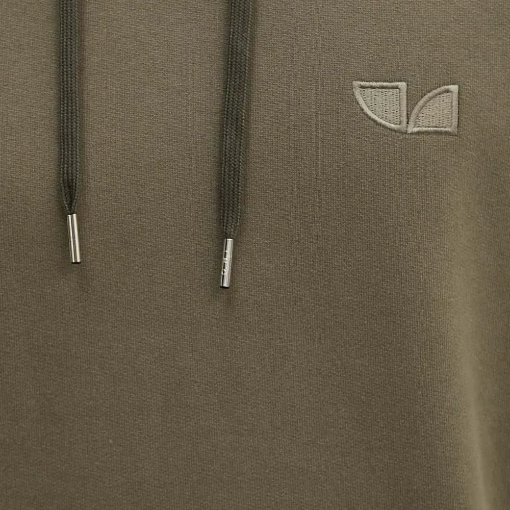 Худи с вышитым логотипом Худи с вышитым логотипом