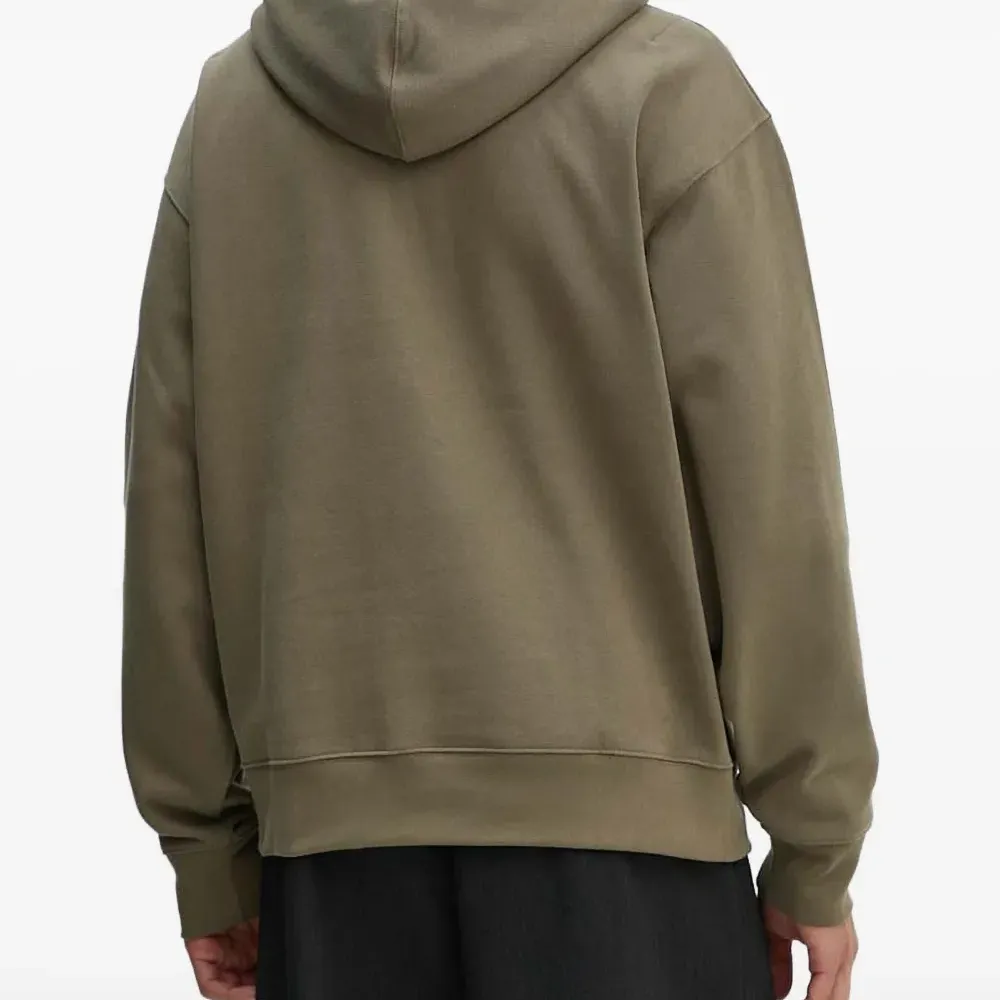 Худи с вышитым логотипом Худи с вышитым логотипом