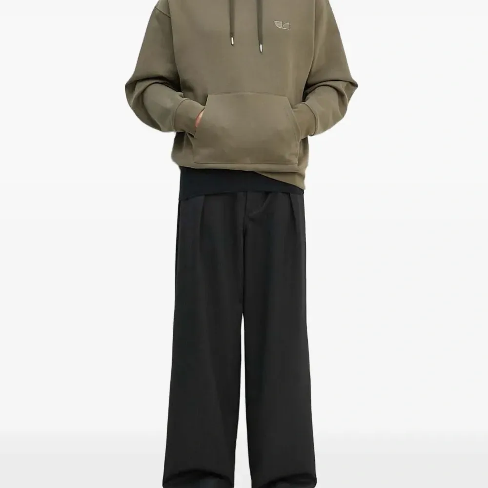 Худи с вышитым логотипом Худи с вышитым логотипом