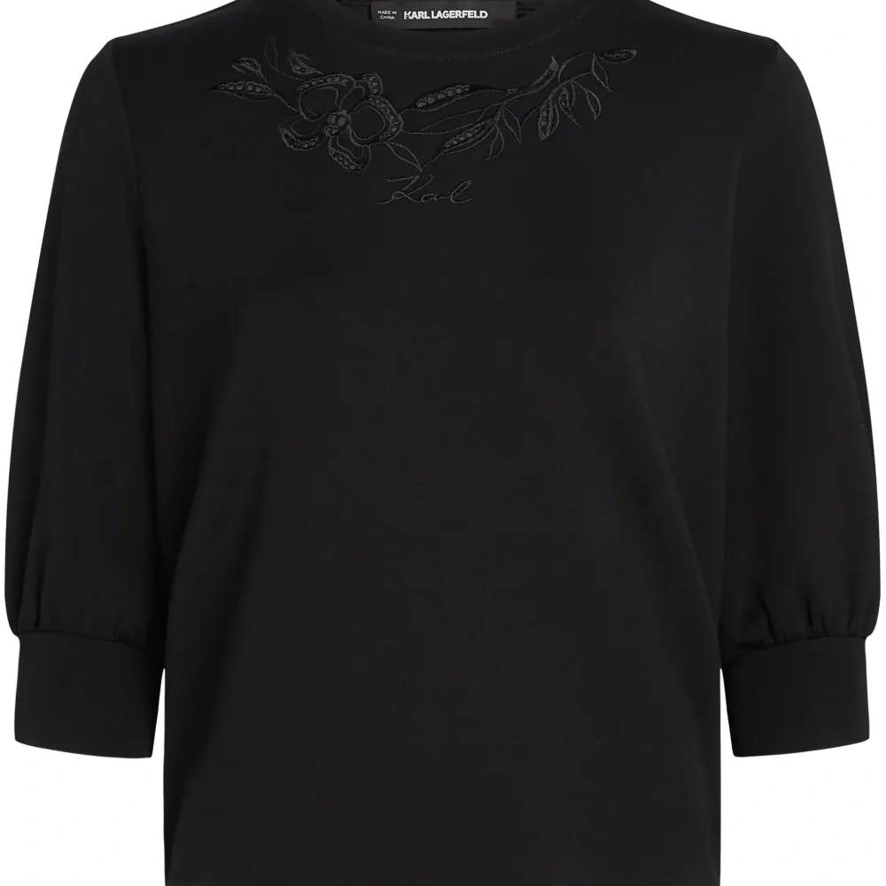 Толстовка с вышивкой