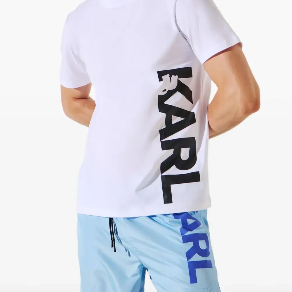 Футболка с логотипом