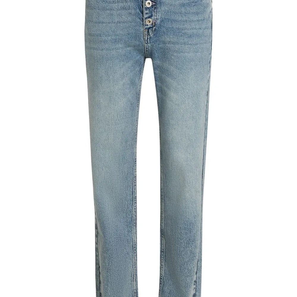 Прямые джинсы с завышенной талией