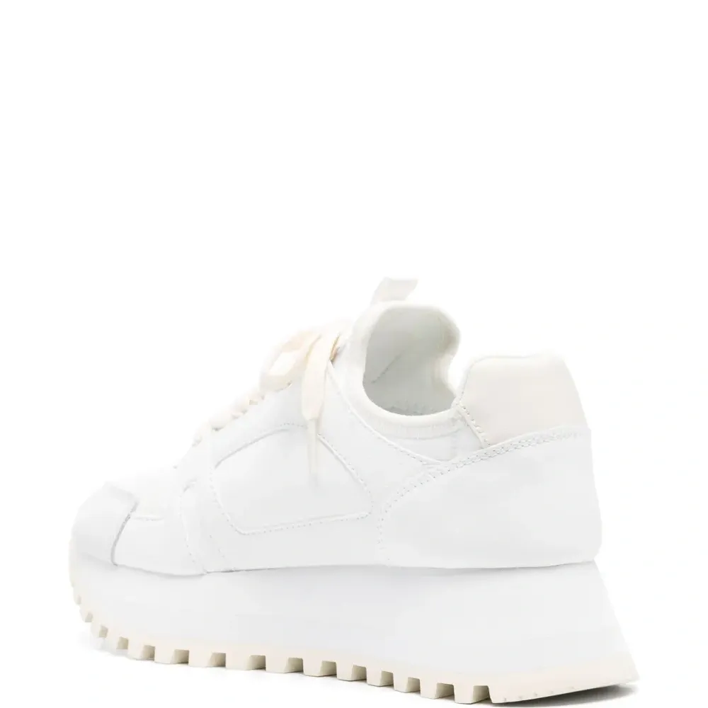 Кеды с нашивкой-логотипом