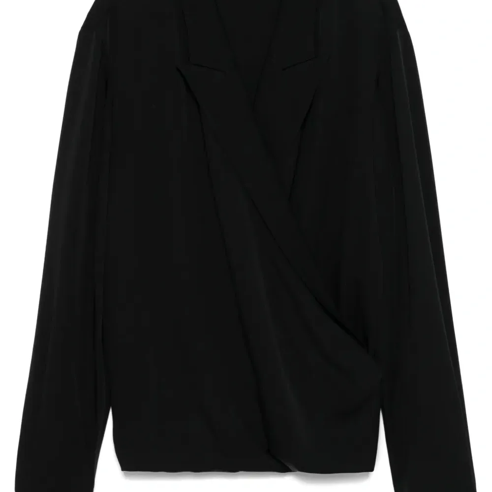 Блузка с запахом и заостренными лацканами