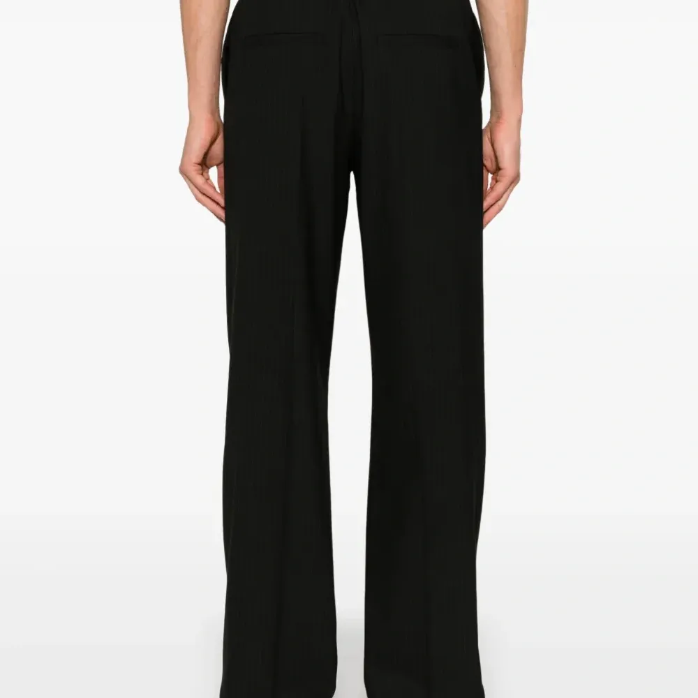 Брюки в тонкую полоску