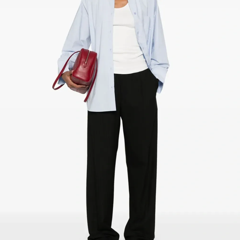 Брюки в тонкую полоску