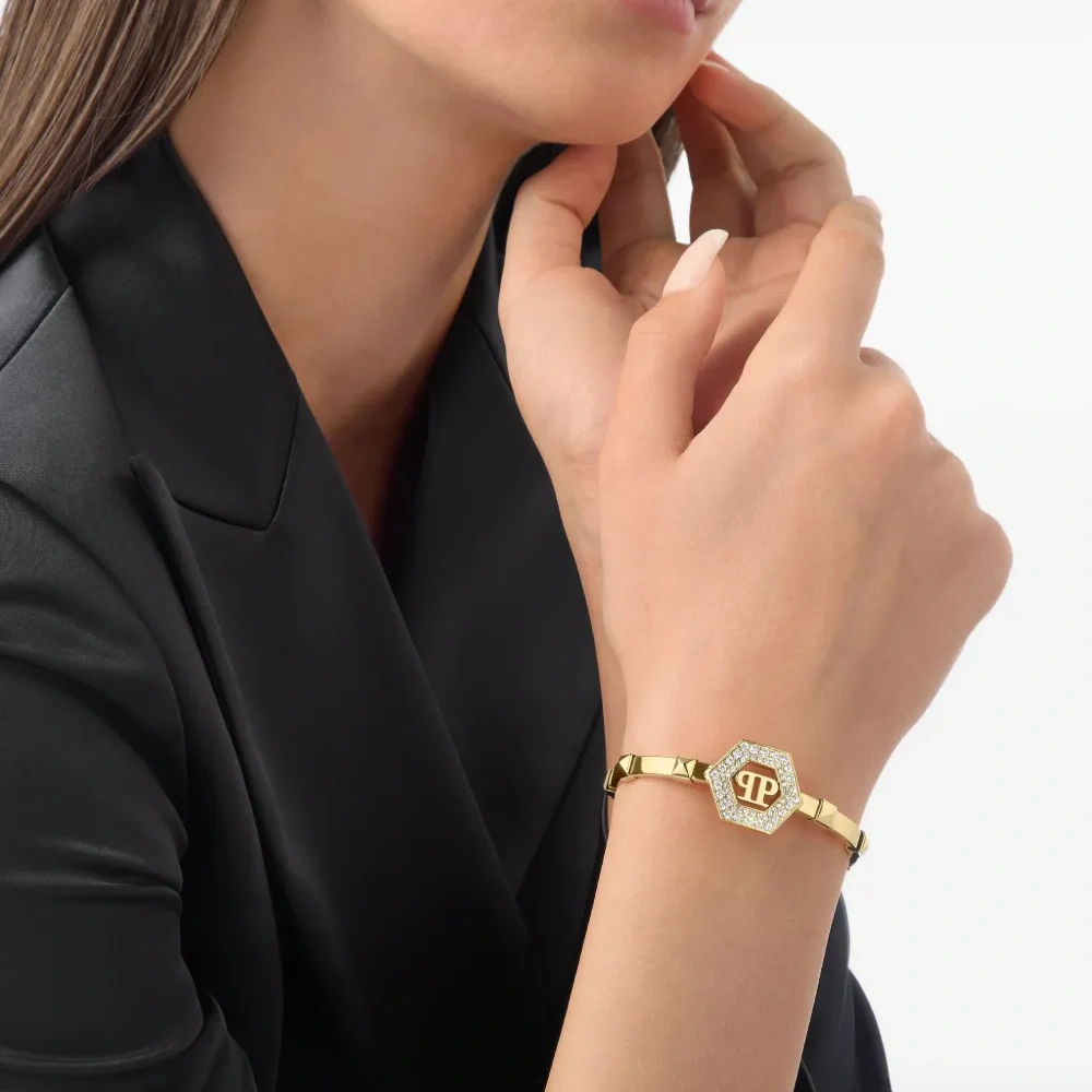 Золотой браслет с кристаллами и логотипом