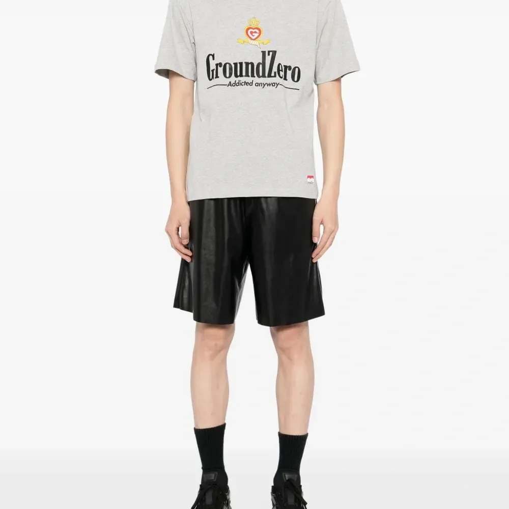 Футболка с логотипом