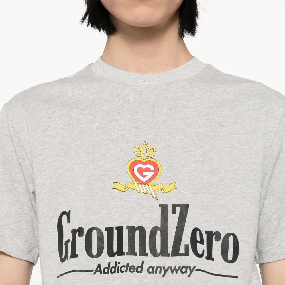 Футболка с логотипом