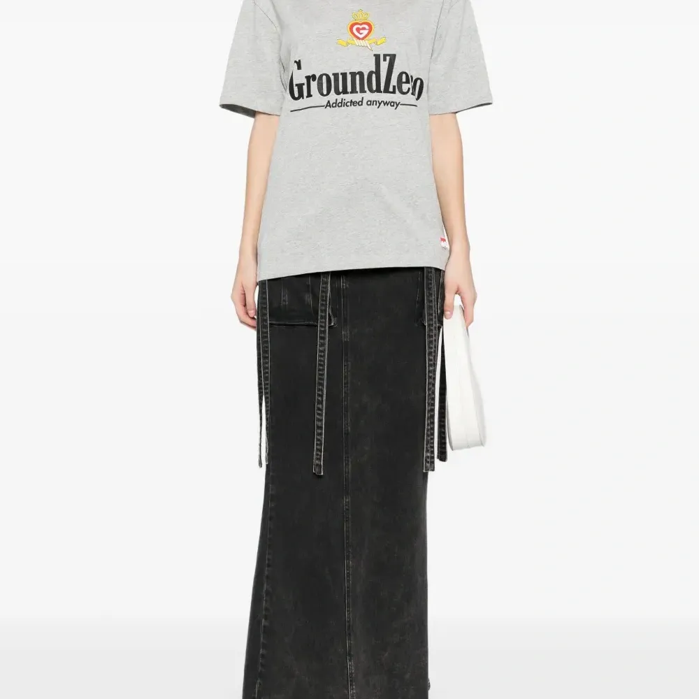 Футболка с логотипом