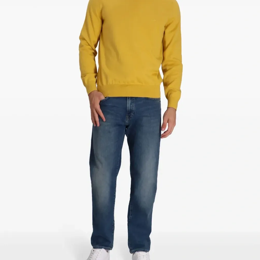 Джемпер с вышитым логотипом Джемпер с вышитым логотипом