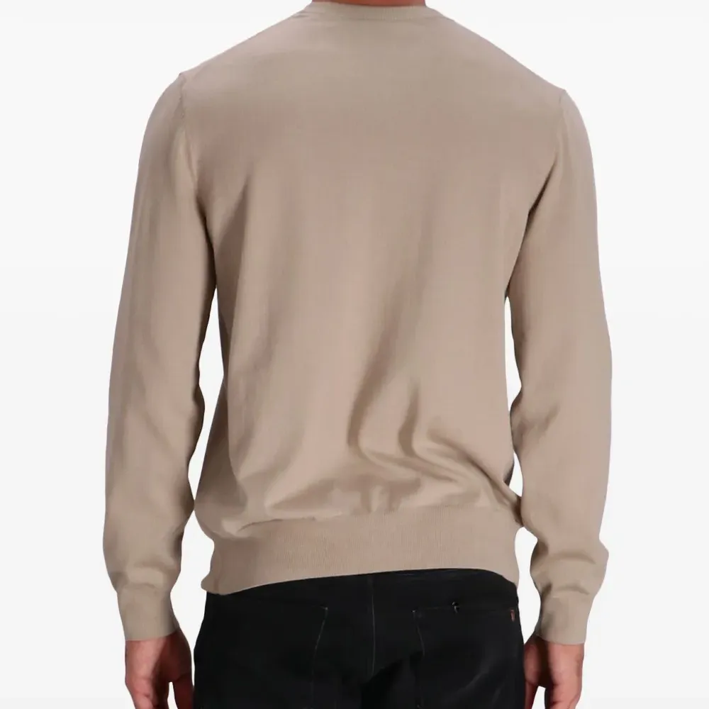 Джемпер с V-образным вырезом