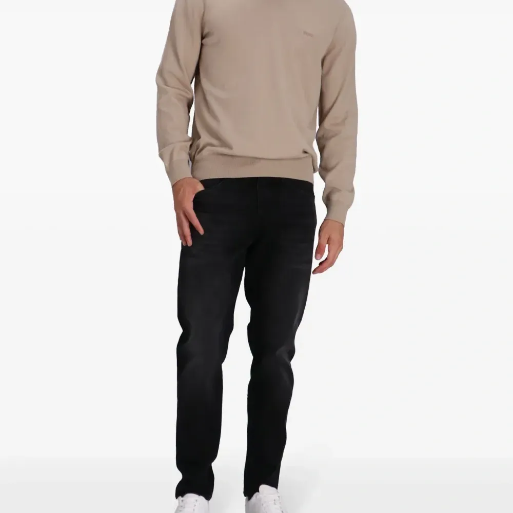 Джемпер с V-образным вырезом