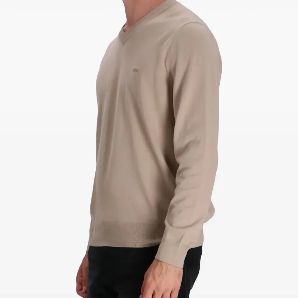 Джемпер с V-образным вырезом