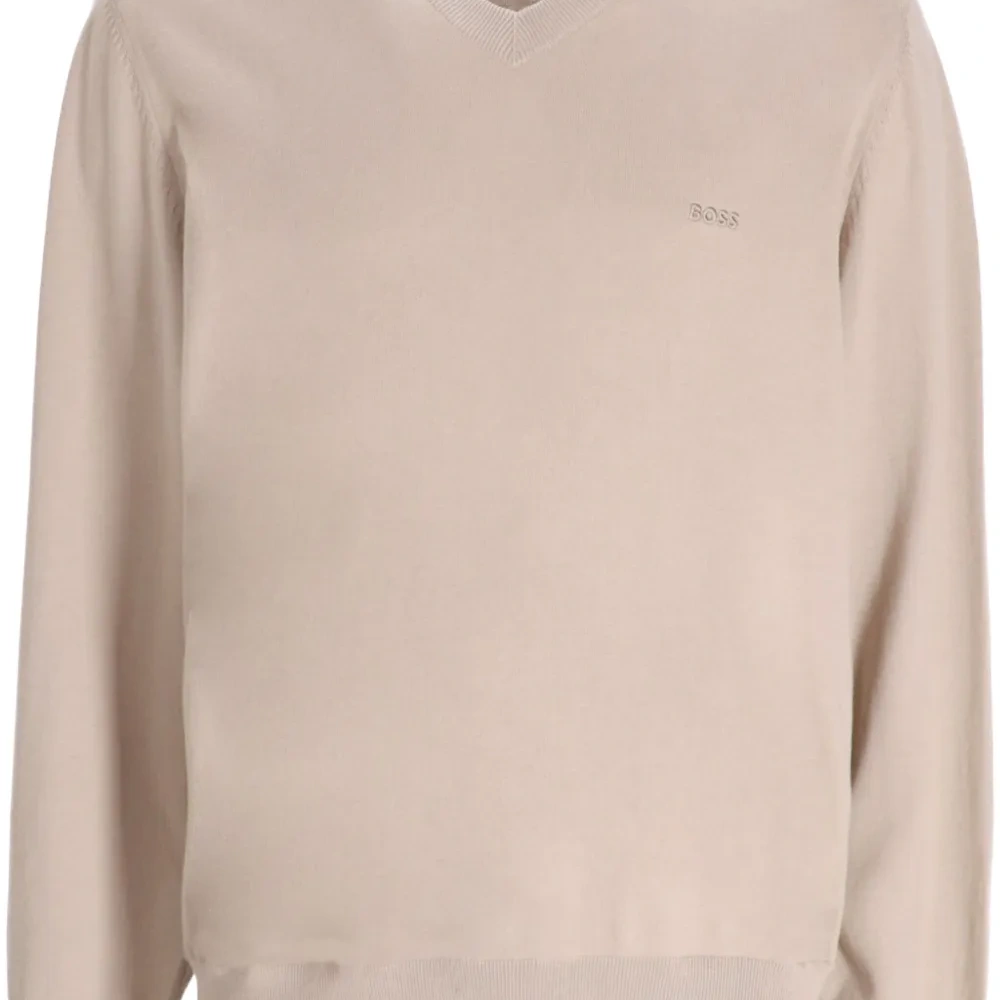 Джемпер с V-образным вырезом