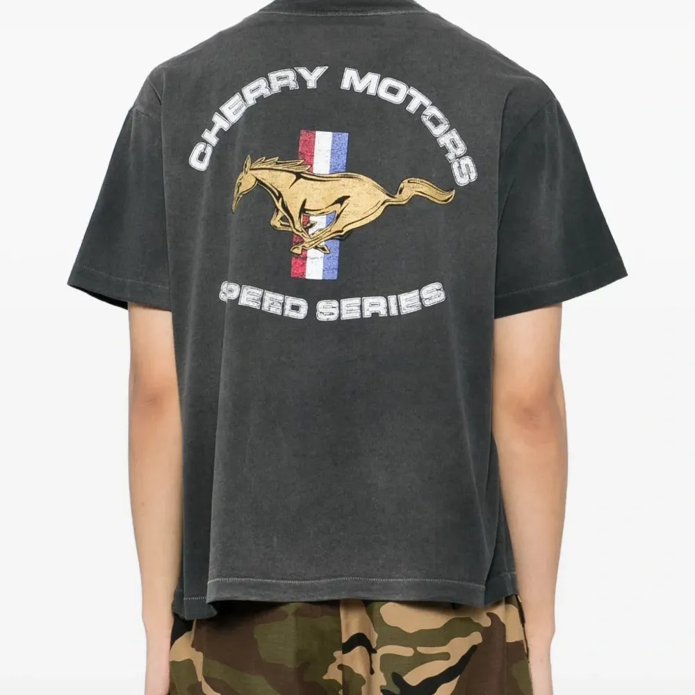 Футболка с круглым вырезом Футболка с круглым вырезом