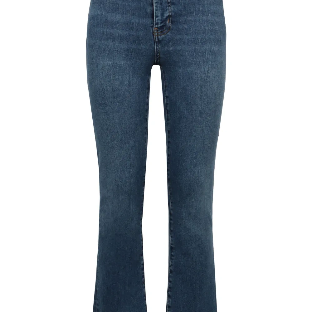 Прямые джинсы