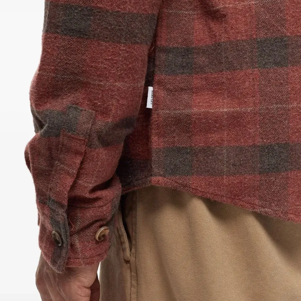 Клетчатая рубашка с карманами Клетчатая рубашка с карманами