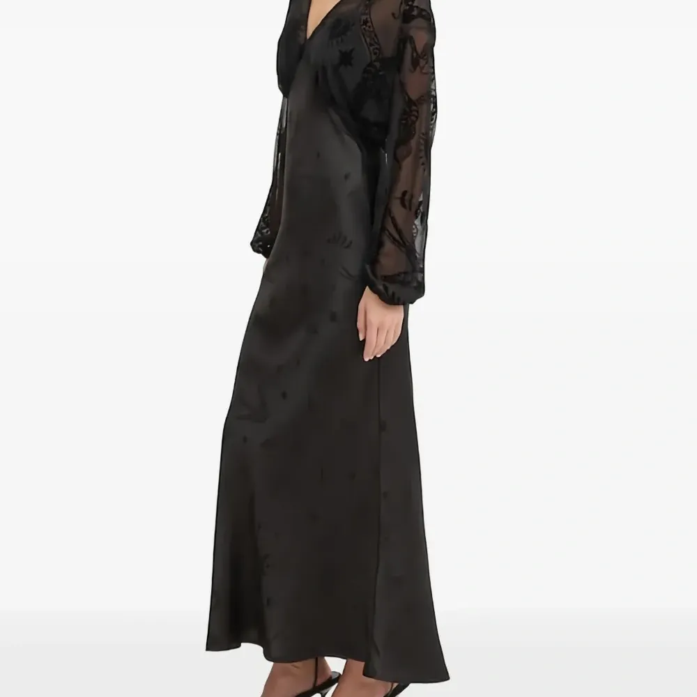 Вечернее платье макси с бархатными вставками