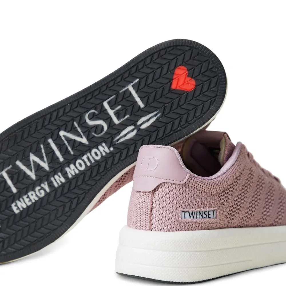 Кроссовки с логотипом